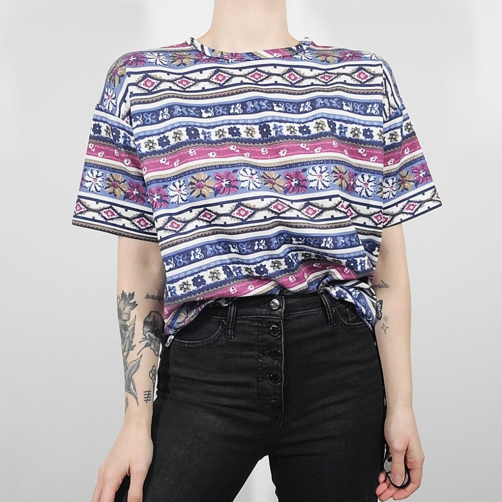 90s Ribbed Patterned Tee - Picture 2 of 7